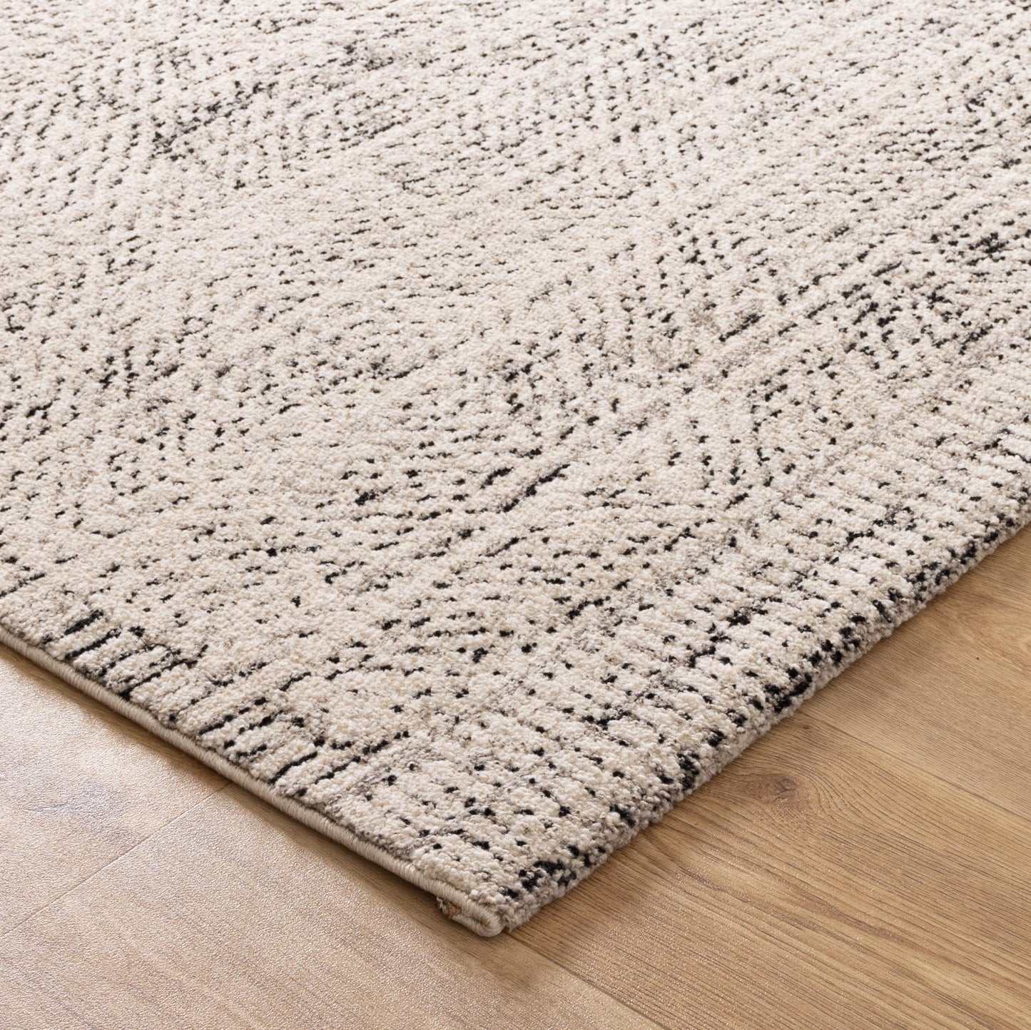 Clara Distressed Diamonds Cream Charcoal Rug - C100