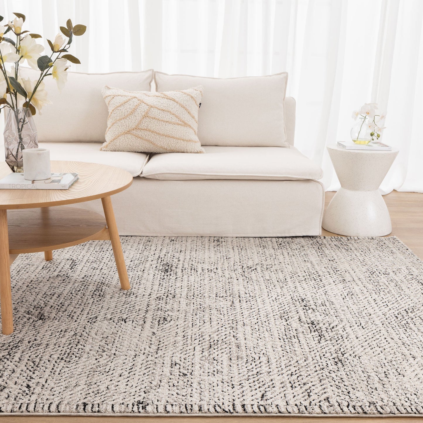 Clara Distressed Diamonds Cream Charcoal Rug - C100